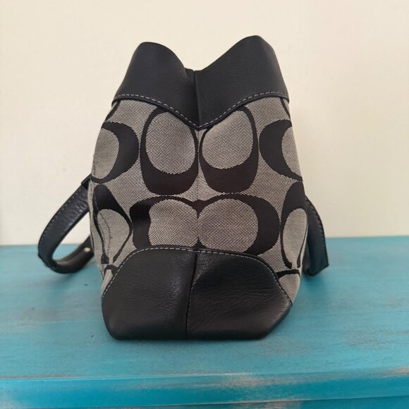 COACH Penelope Signature Navy & Gray Shoulder Bag 14422 - Picture 3 of 10